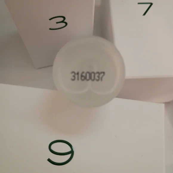 Dr. Barbara Sturm Darker Skin Tones Hyaluronic Serum 10ml - Picture 5 of 16